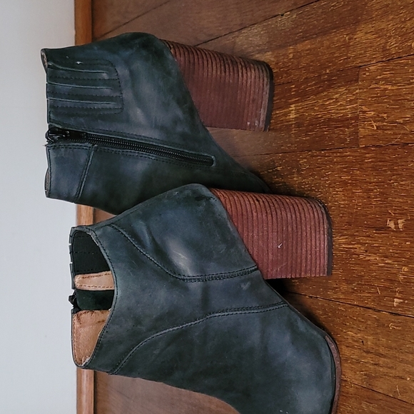 Jeffrey Campbell Chelsea Boot - Picture 3 of 4